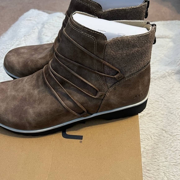 New in Box JBU by Jambu Water Resistant Booties Size 12 - Picture 3 of 8